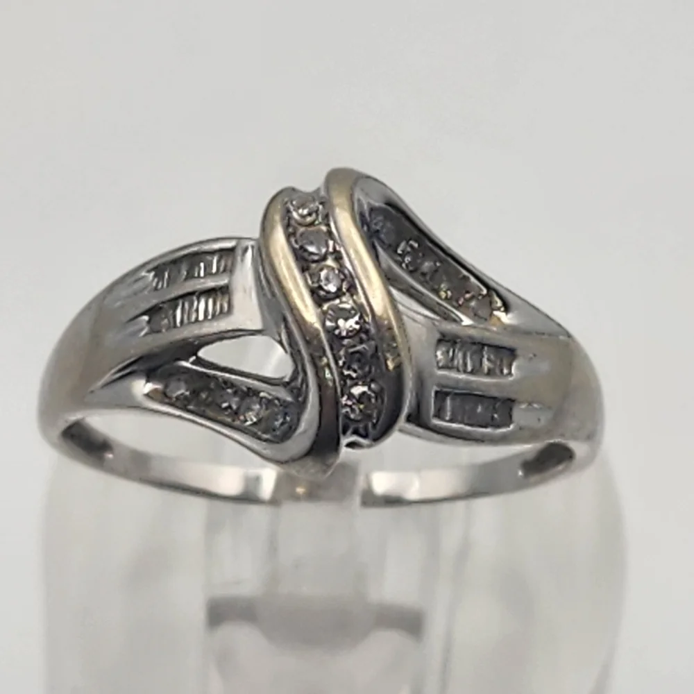 Sun 10 Karat White Gold & Diamond Ring (10.5)